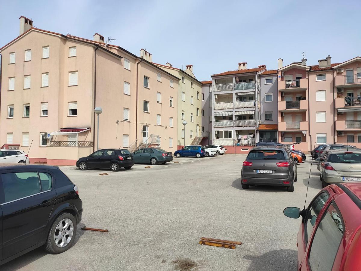 Apartman Bela Apartment Pula Exterior foto